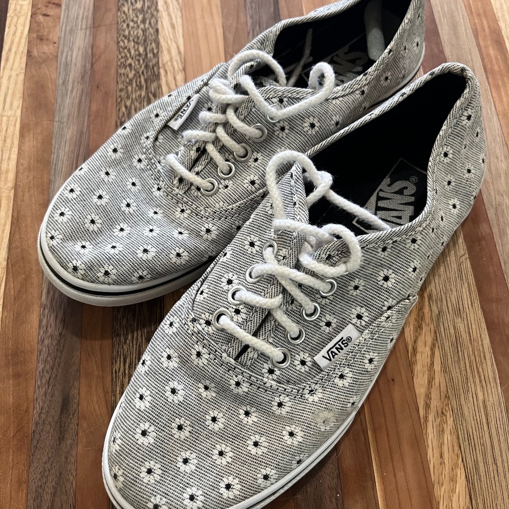 Vans Chambray Floral Lo Pro Shoes women 6 Black white gray flowers daisy